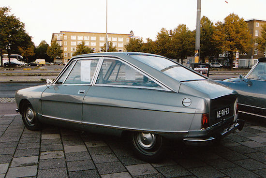 No. 411, foto op Stadionplein